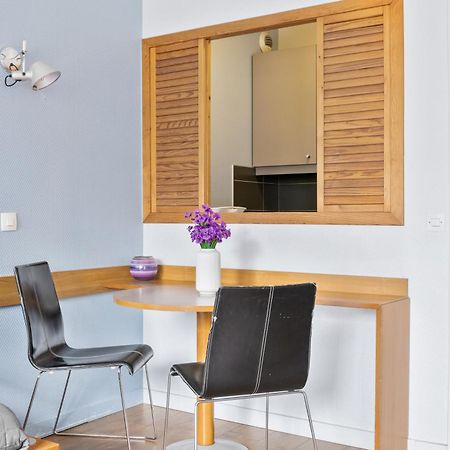 Grand Appartement Avec Balcon - Proche Parc Des Expo - Parking Privee Issy-les-Moulineaux Luaran gambar