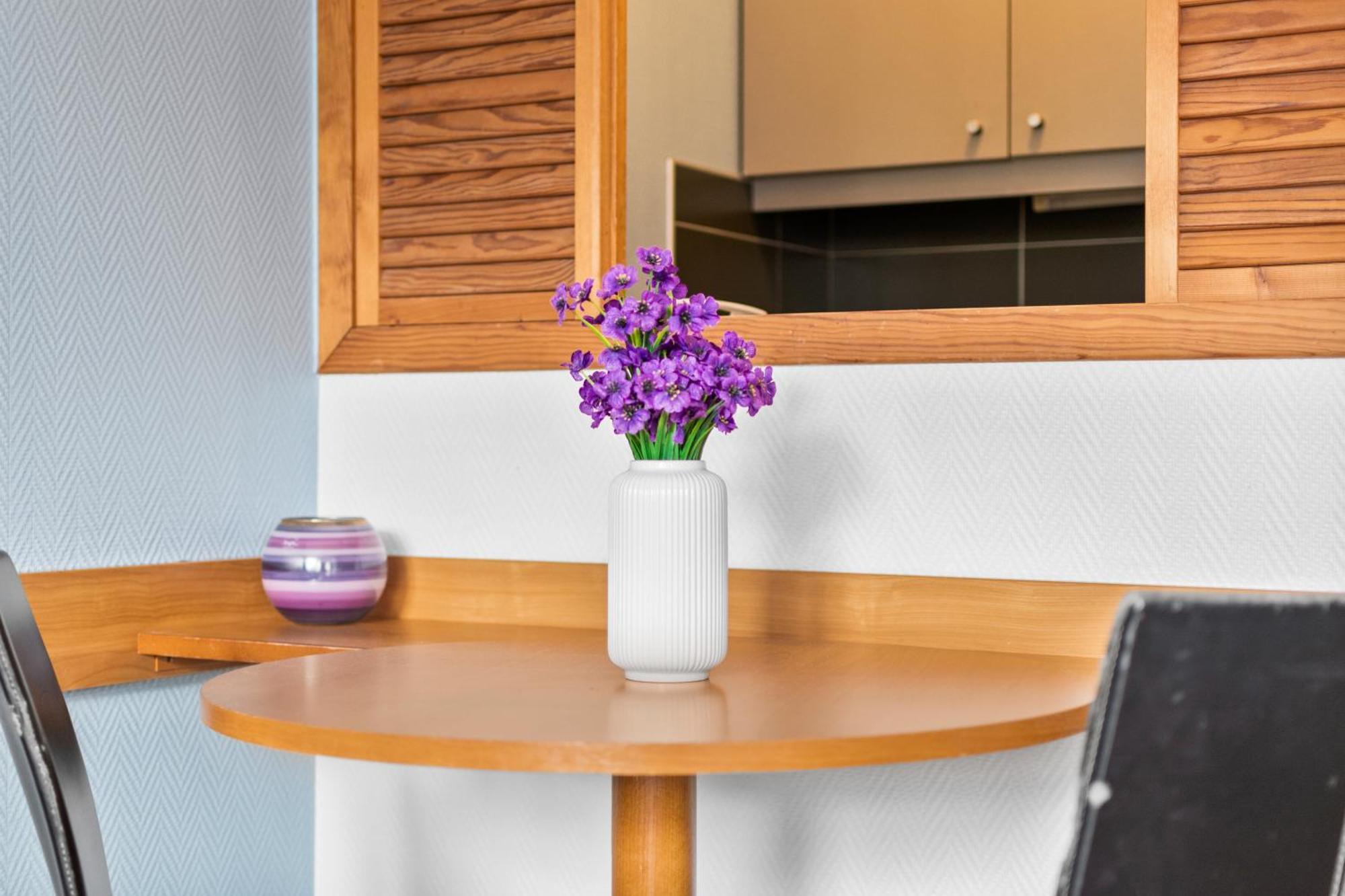 Grand Appartement Avec Balcon - Proche Parc Des Expo - Parking Privee Issy-les-Moulineaux Luaran gambar