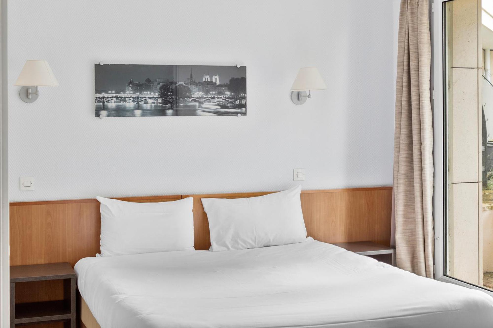 Grand Appartement Avec Balcon - Proche Parc Des Expo - Parking Privee Issy-les-Moulineaux Luaran gambar